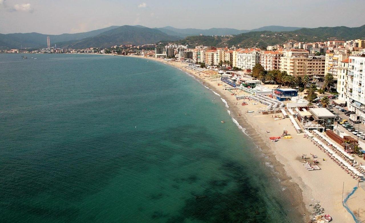 Casa Donna Lidia Apartment Savona Bagian luar foto